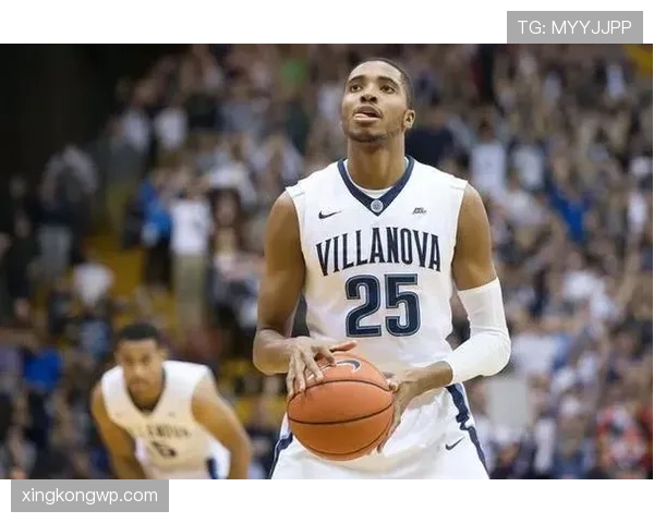 布里奇斯无球跑动制造错位，3D价值拉开进攻空间