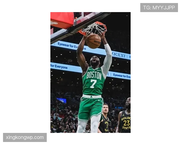 杰伦·布朗突破积极提升关键时刻得分效率明显拉开湖人防线