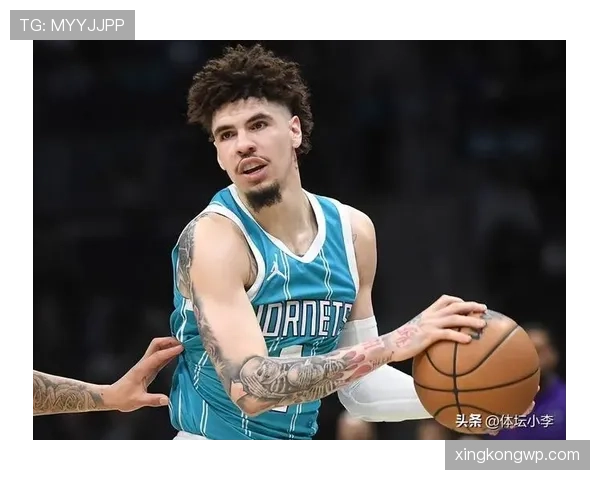 拉梅洛·鲍尔无球跑动改变进攻结构，主导黄蜂战术发起